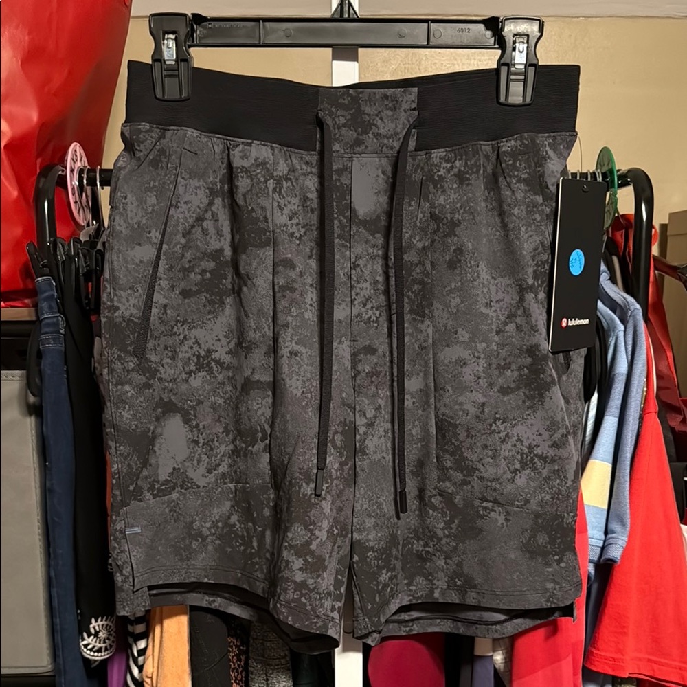 NWT Lululemon License to Train Short 7" Sz Small Tactile Print Anchor Black